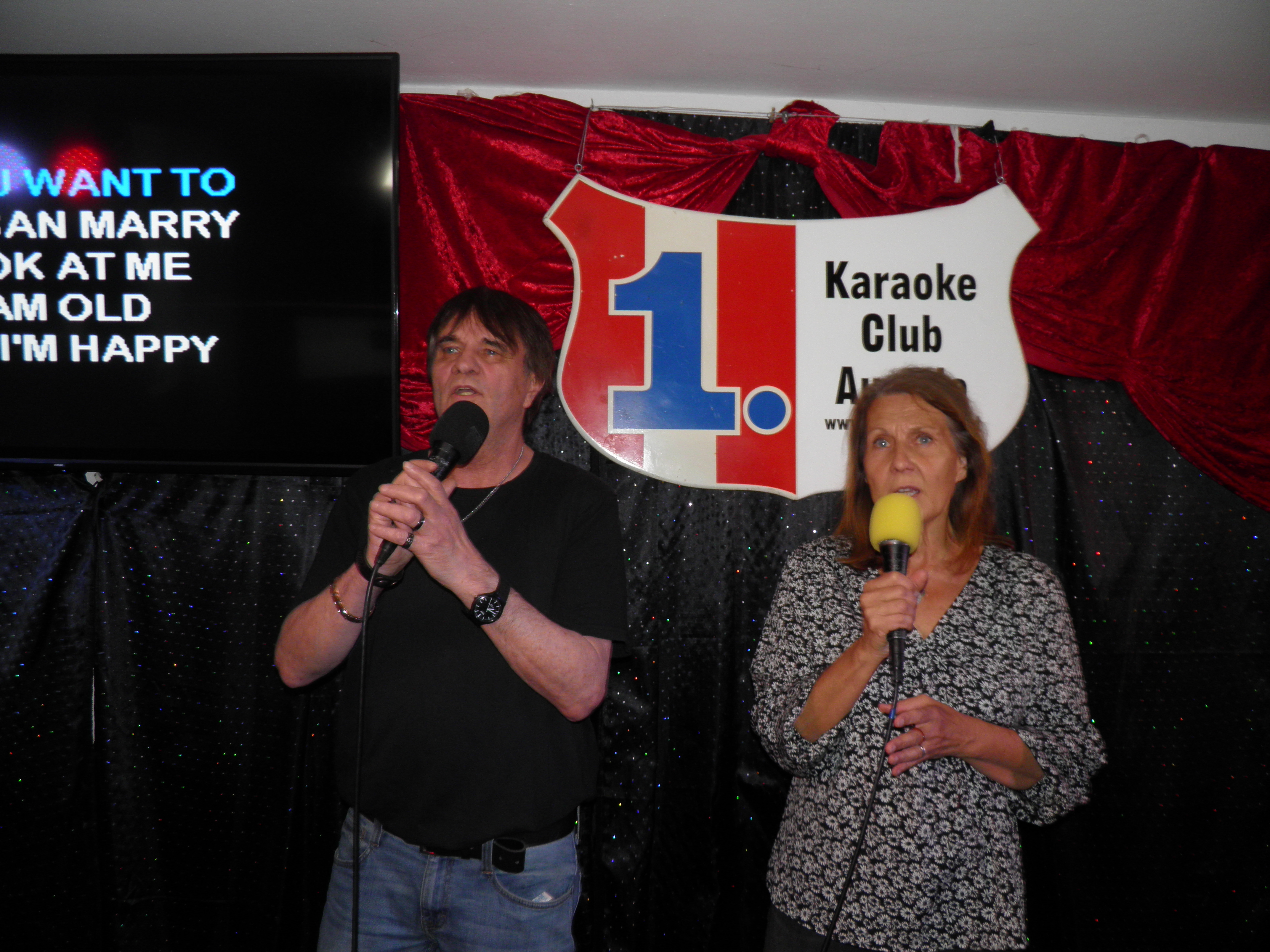 ../clientdata/karaokeclub/photos/vormonat/images/17810123947.JPG ../clientdata/karaokeclub/photos/vormonat/images/17810123947.JPG
